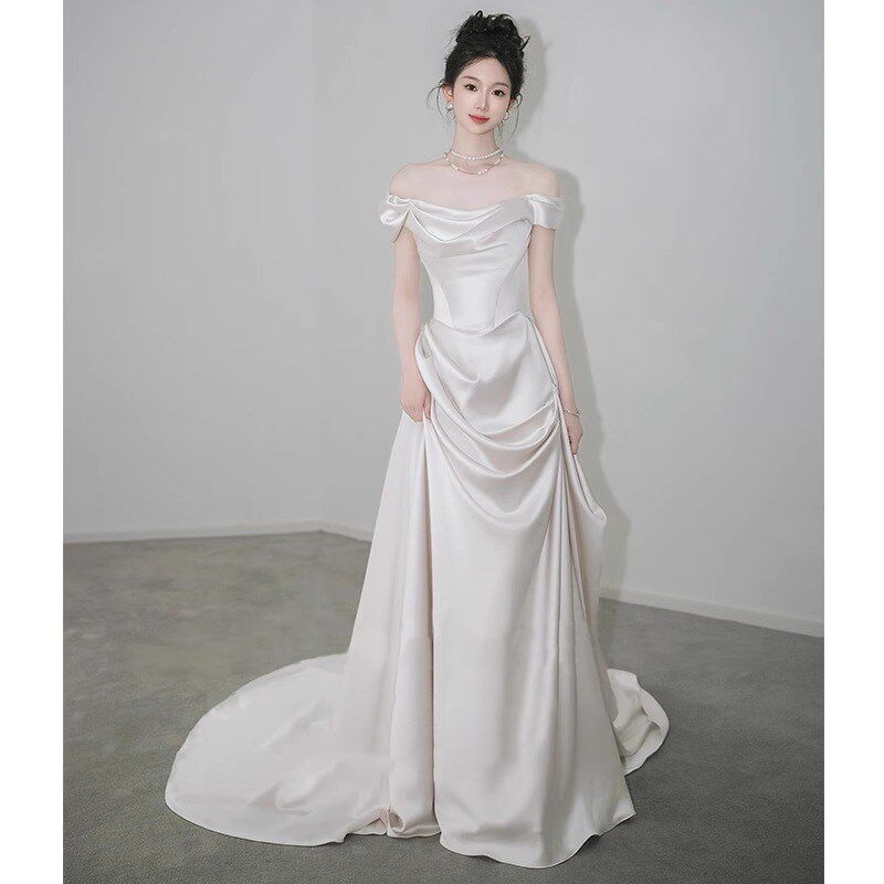 极速一字肩轻婚纱新娘晨袍法式缎面白的订婚O结婚礼服裙鱼尾迎宾