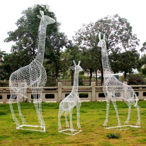 户外草坪大象不锈钢镂空长颈鹿雕塑钢丝线条网格鹿摆件售楼部定制