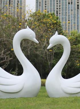 玻璃钢白色天鹅爱心雕塑园林景观装饰品水池公园户外庭院草坪摆件