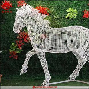 马镂空铁艺雕塑不锈钢编织动物造型商场衣橱丝雕美陈装置摆件公司