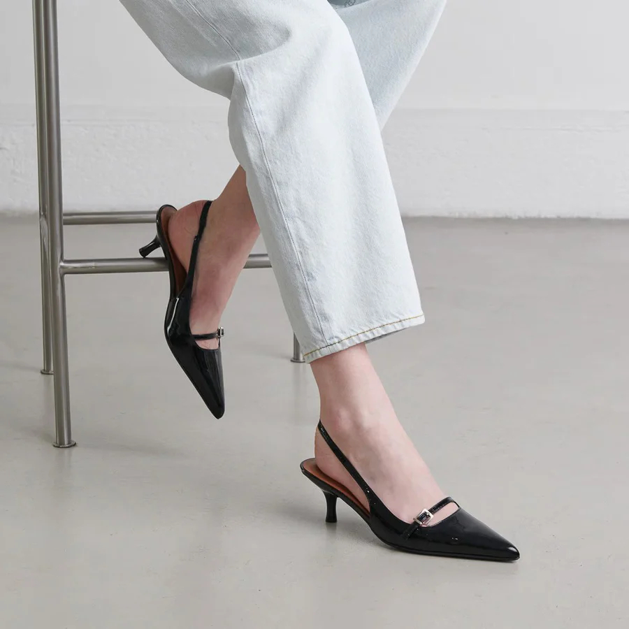 Jonak 结构感十足优雅细跟尖头百搭高跟鞋设计成熟考究亮漆材质