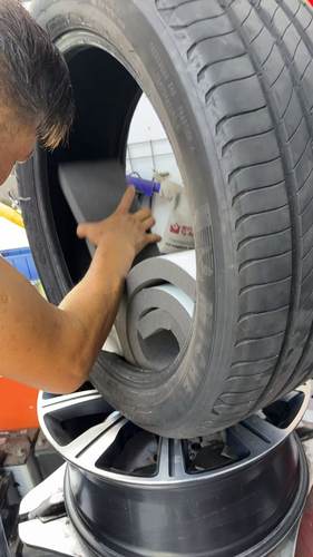 轮胎静音棉整条2米+轮胎内360度无缝全包 对比分段棉静音更彻底