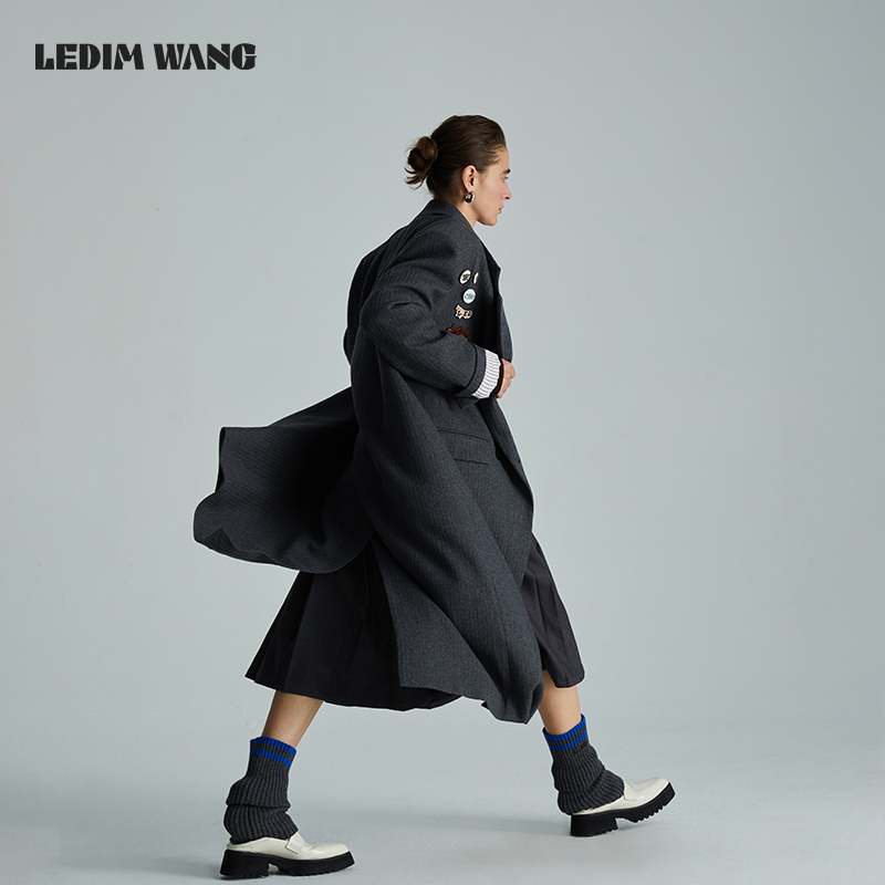 LEDIM WANG徽章宽肩直筒毛呢外套女2024秋季新款高级感长款大衣