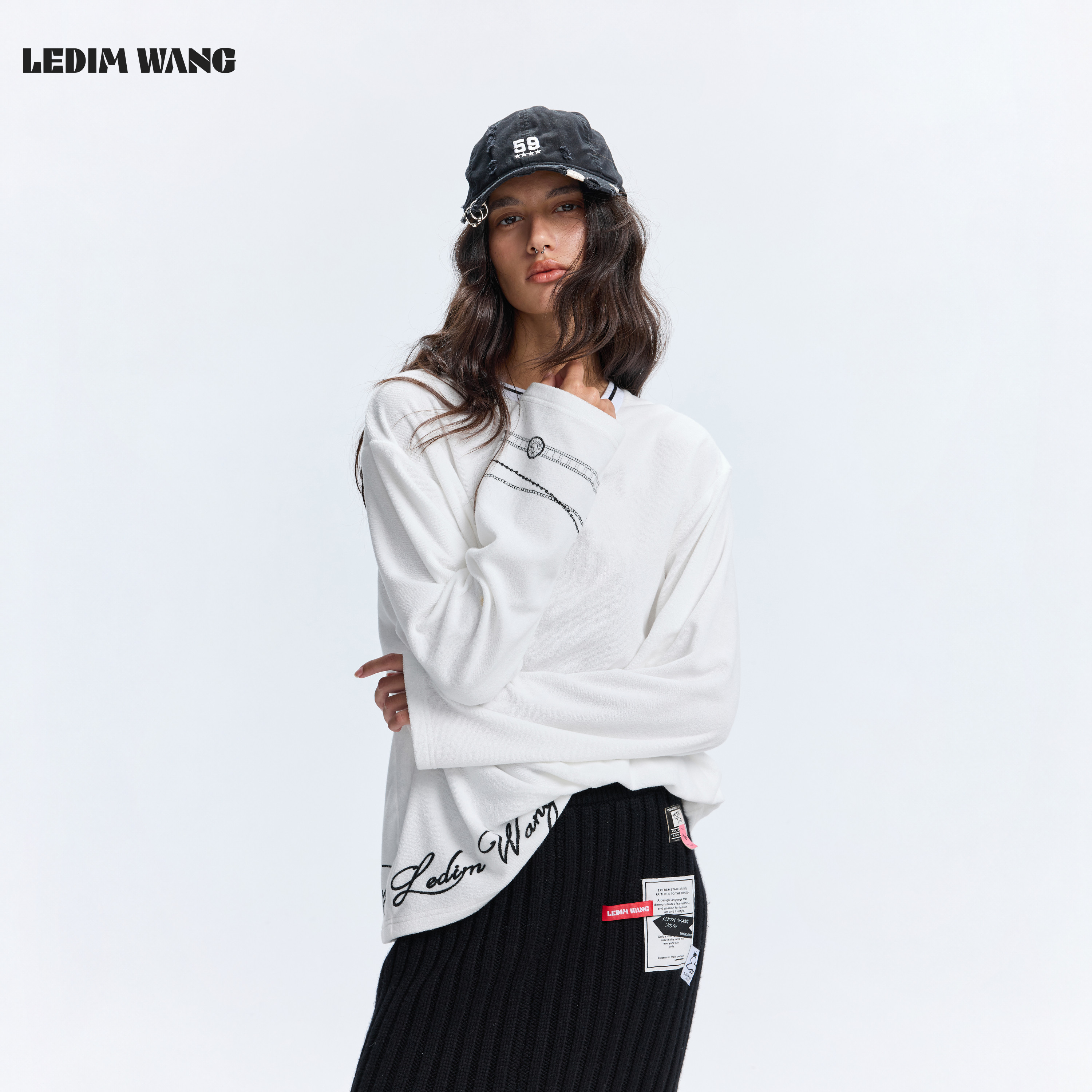 LEDIM WANG绒感手绘印花长袖T恤女白色简约松弛感上衣26秋冬新款