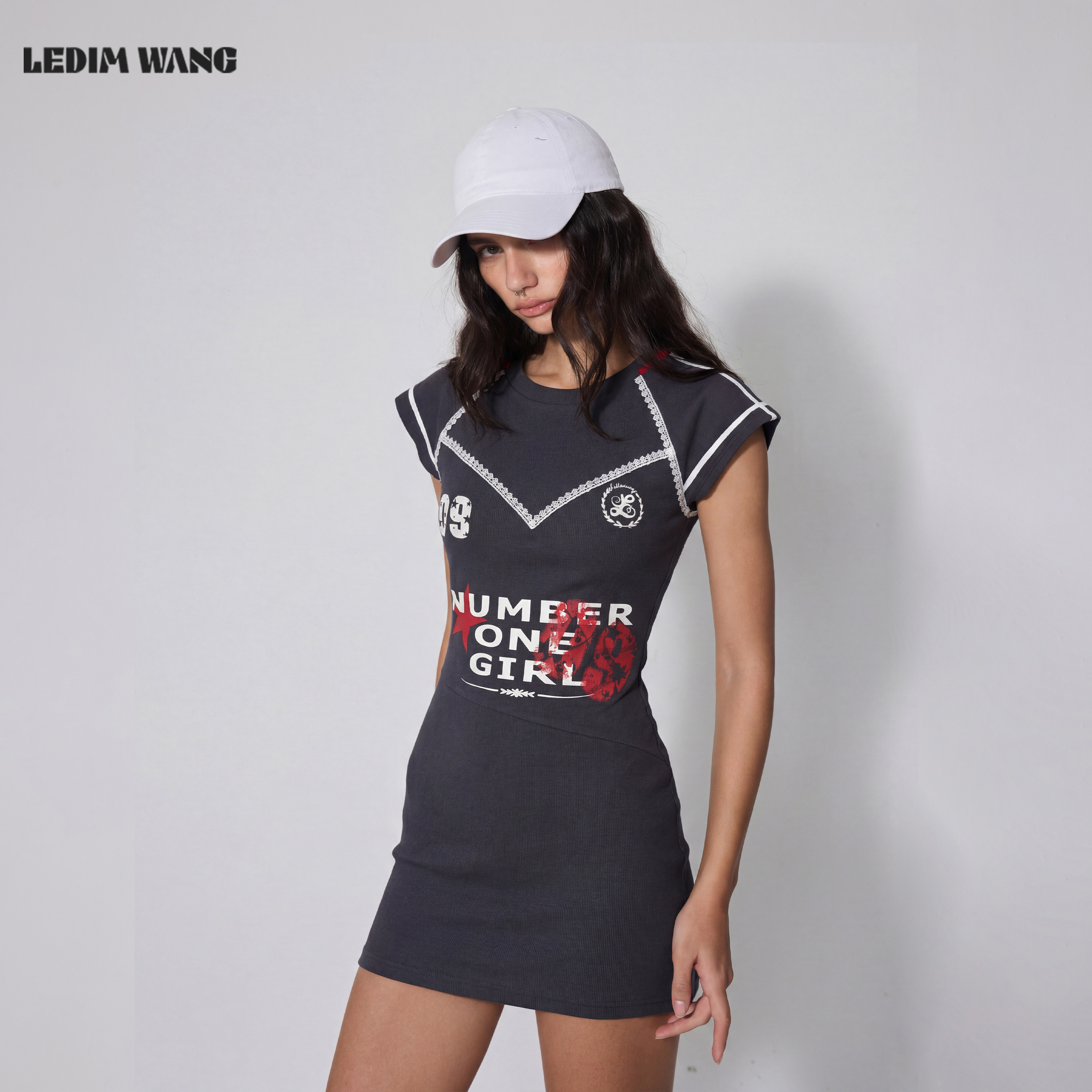 LEDIM WANG美式复古运动连衣裙女26夏新款藏青色针织紧身包臀短裙