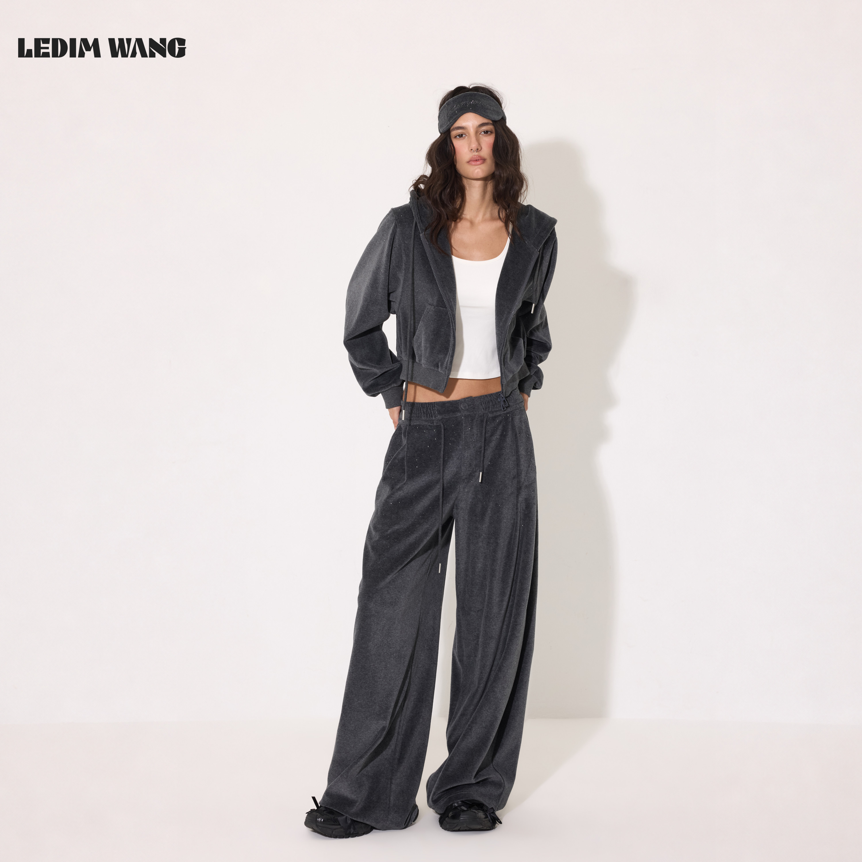 LEDIM WANG丝绒烫钻时尚套装女款棉质卫衣长裤两件套2026秋冬新款
