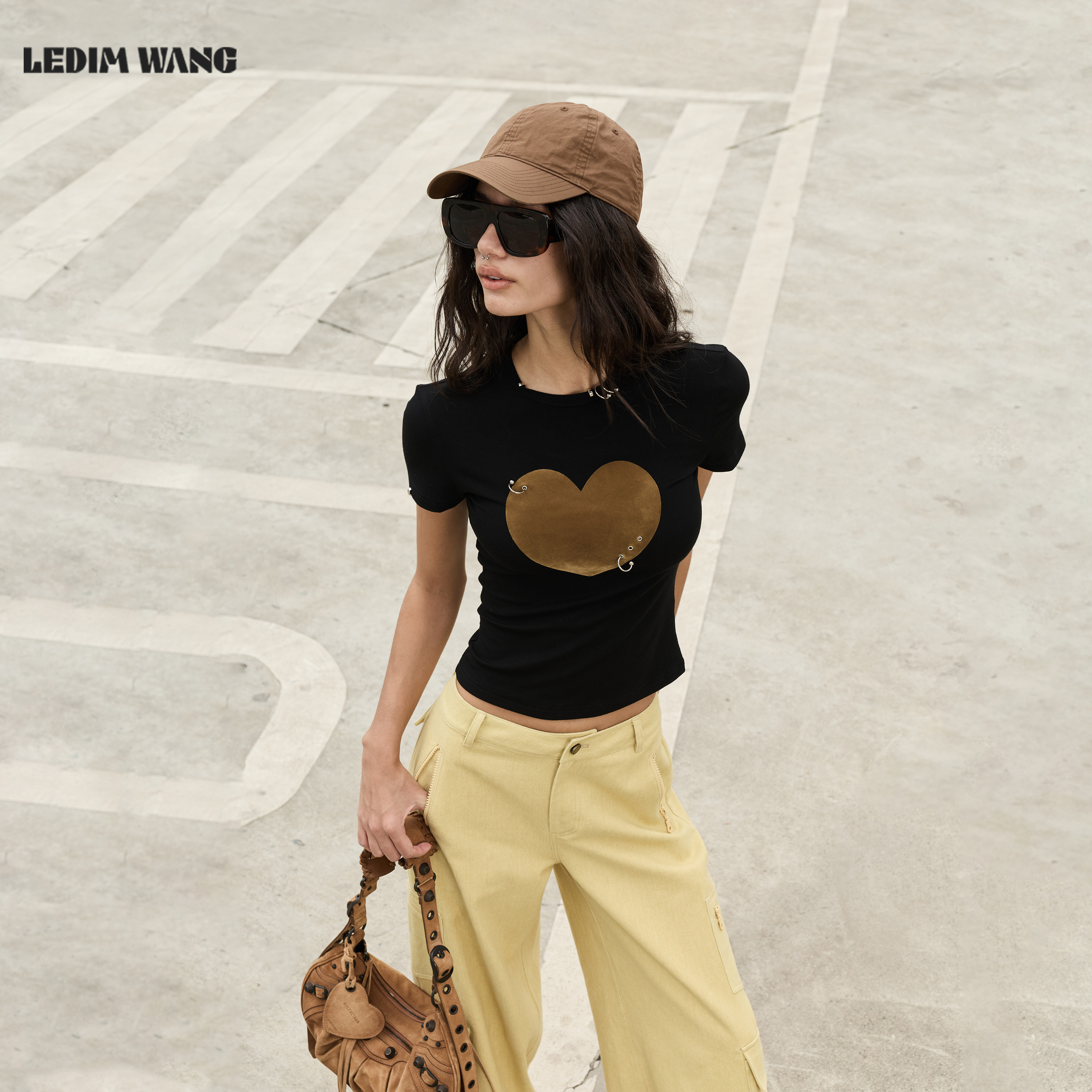 LEDIM WANG铆钉爱心印花短袖T恤黑色美式显瘦修身上衣26夏季新款
