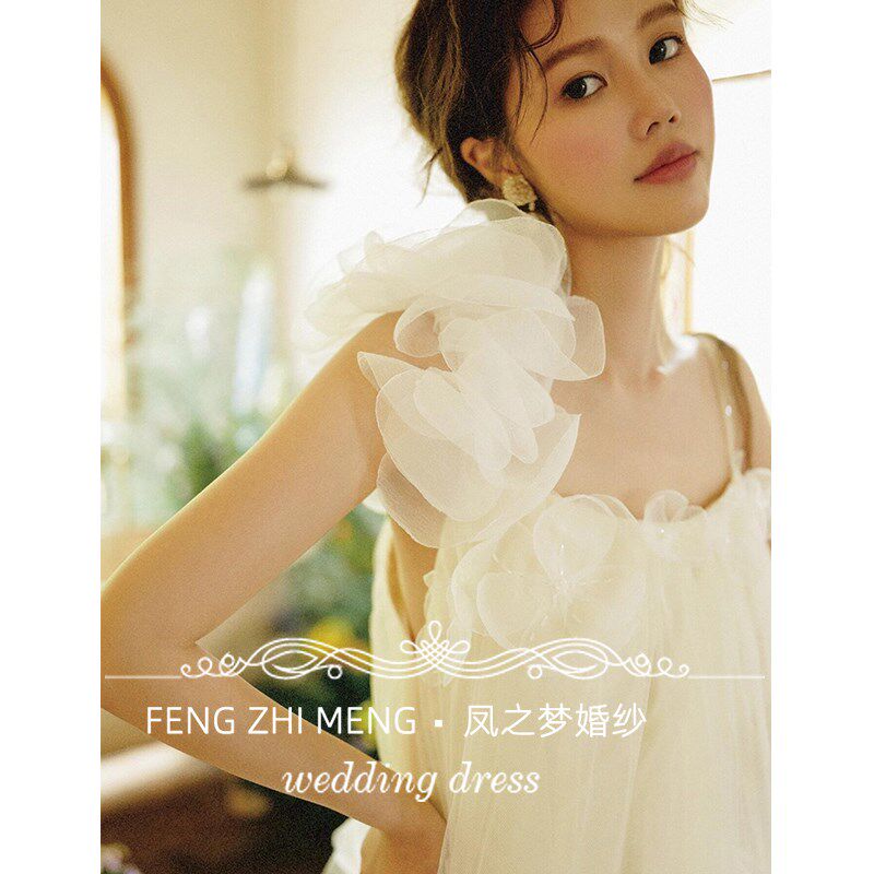 法式轻婚纱2025新款小个子订婚礼服裙吊带拍照轻奢小众晨袍女新娘