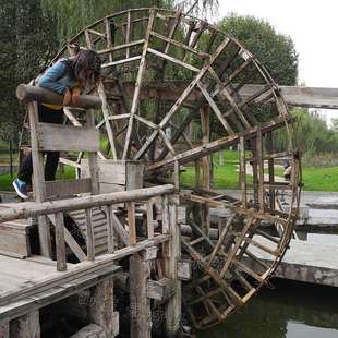 农耕文化园亲子互动体验道具复古防腐木脚踏水车复古灌溉工具