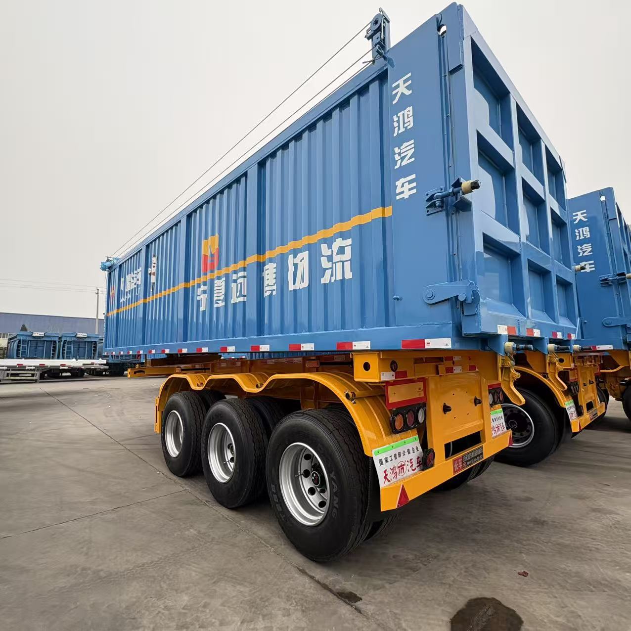 10米一体箱式后翻自卸半挂车