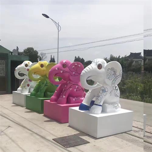 户外园林景观玻璃钢仿真彩绘大象雕塑几何长颈鹿商场装饰大型摆件