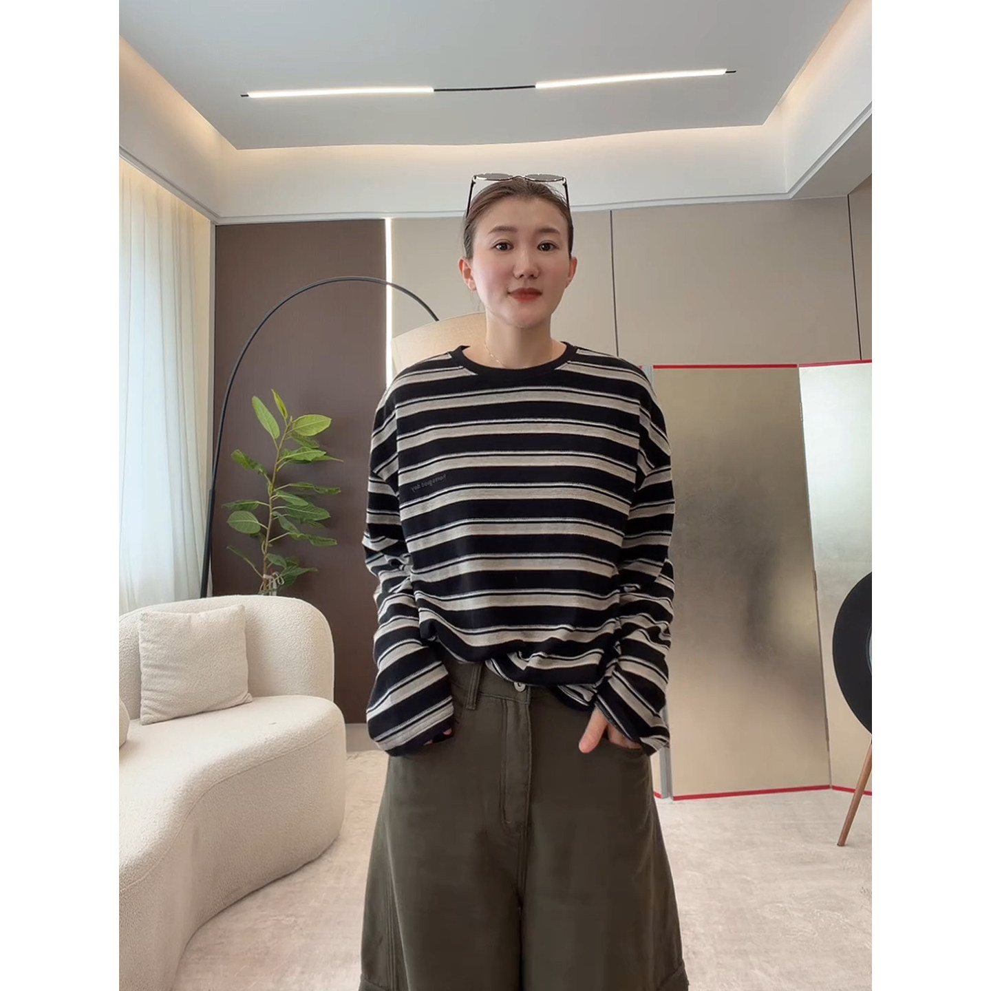 爱自然AJDE 慵懒风圆领锯齿条纹长袖T恤女秋撞色拼接宽松显瘦上衣