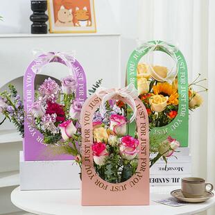 网红小红书桌面手提花篮节日餐厅商店装饰牌生日指引牌花艺布置