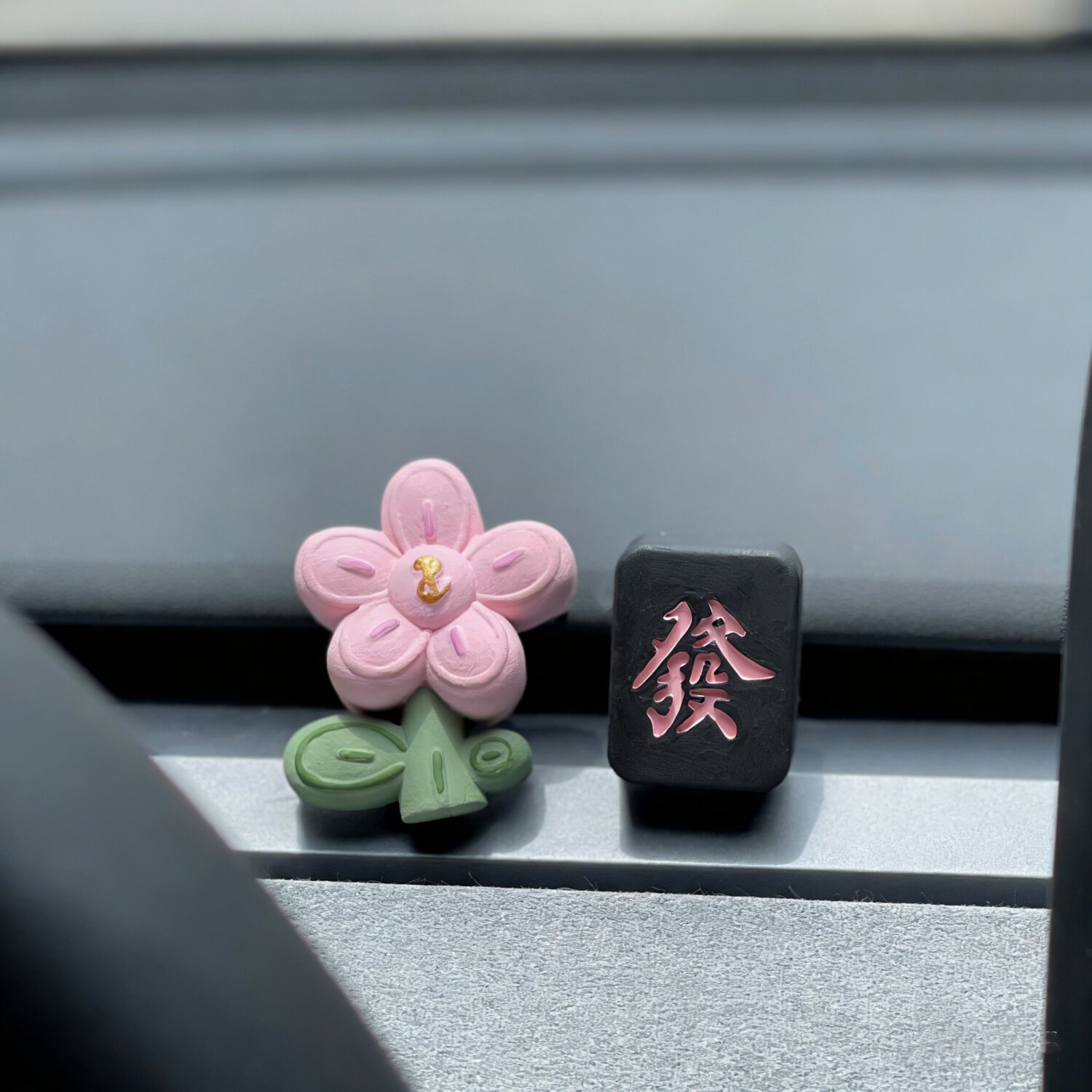 汽车香水香薰创意花朵车载装饰可爱卡通发财有钱花车内除味扩香石