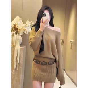 卡其色斜肩长袖针织连衣裙女秋冬修身毛衣短裙纯欲风收腰包臀裙子