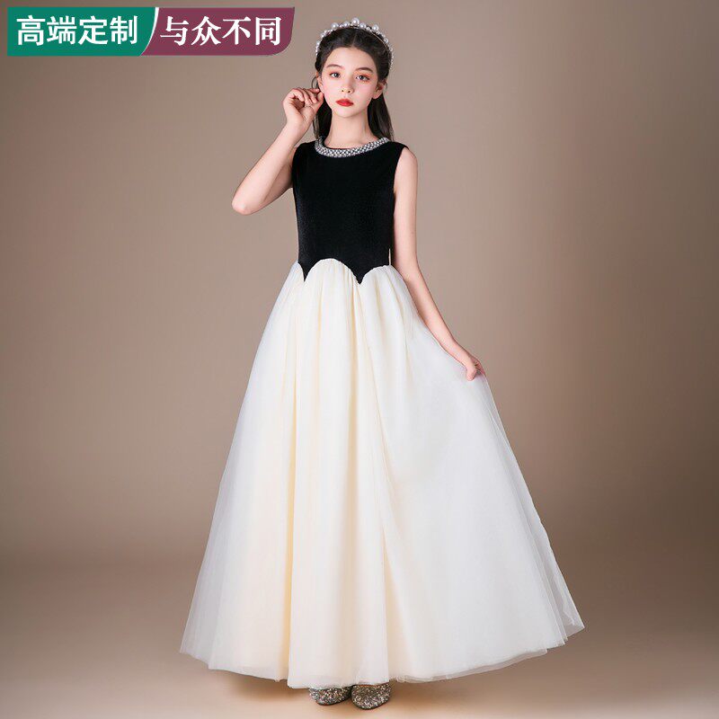 少女中大童黑色丝绒钢琴乐团独奏小提琴演奏主持人演讲演出晚礼服