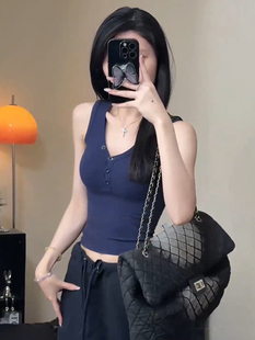 超级气质显白的纯色排扣吊带背心~超绝姐感~外穿内搭辣妹精选上衣