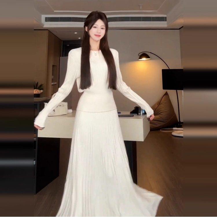 2025新款大方得体针织长袖连衣裙子女秋冬季内搭毛衣套装收腰长裙