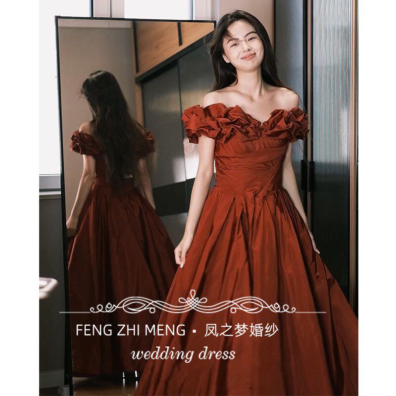 速发红色主婚纱2025新款订婚礼服出门纱轻一字肩缎面晨袍新娘敬酒