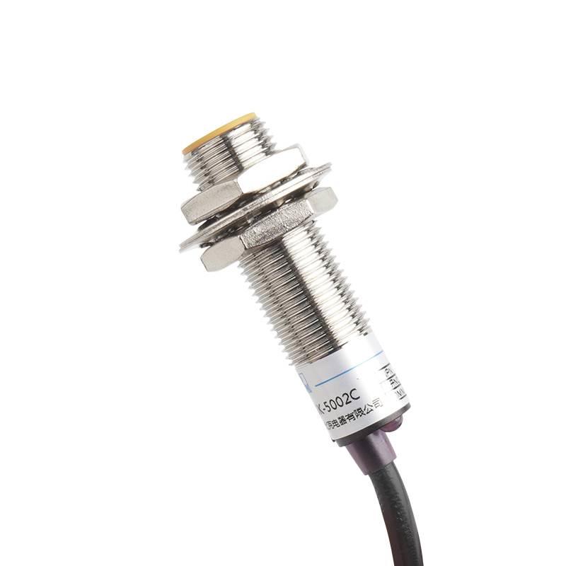 M12霍尔磁性接近开关传感器NJK-5002C磁铁感应开关直流三线NPN24V