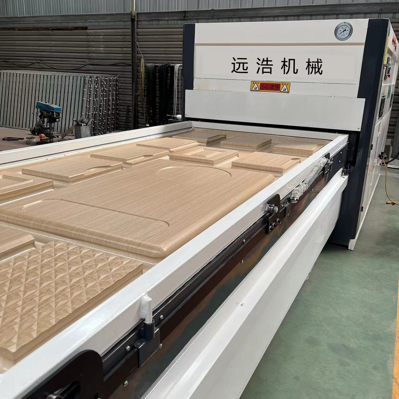 橱柜门实木门板免拉手真空覆膜机异形家具门板吸塑机软硬包转印机
