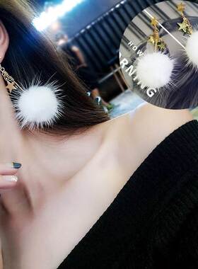 极速New product earring takes wool ball white qiu Vdong Kore