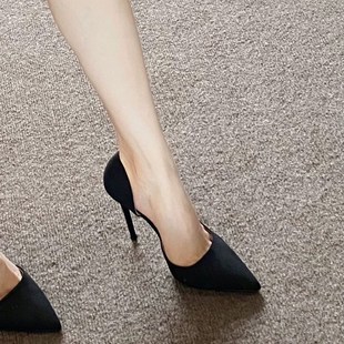 速发0式2法24春百搭lo职业黑尖高跟鞋细跟性感侧空色头绒面单鞋
