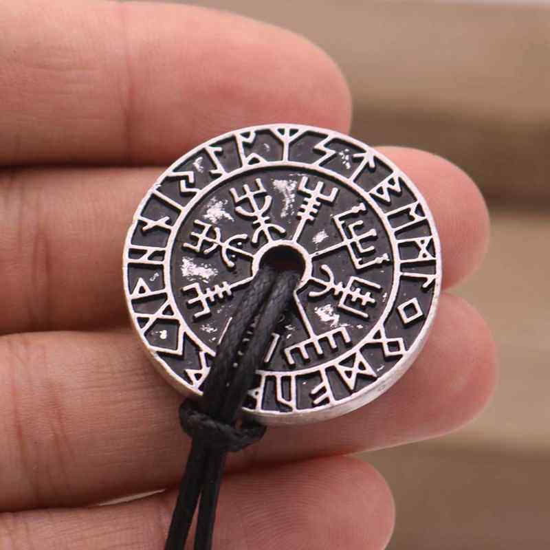 极速Viking Elder Futhark Pendant Odin Hammer Compass Necklac