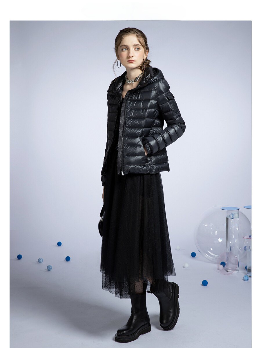 2024年新款90白鹅绒轻薄羽绒服女短款立领连帽轻便薄款