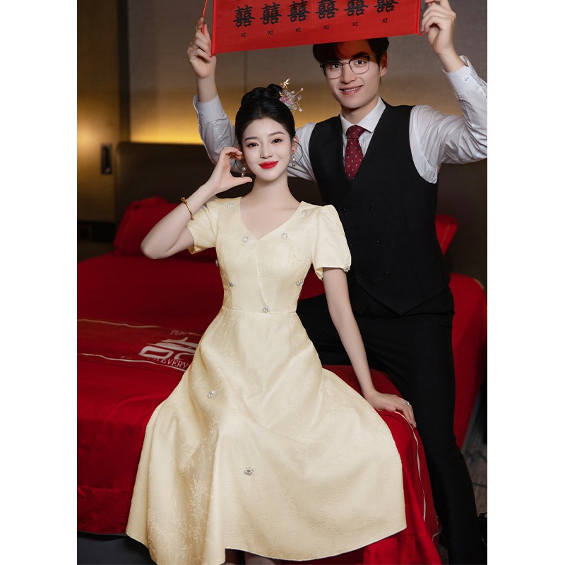 好货v领订婚礼服2025新款衣服敬酒服新娘香槟色领证登记轻宴会连