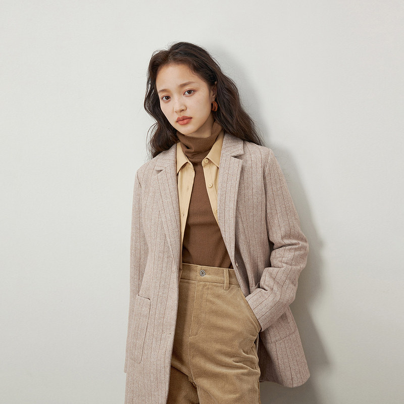茵曼西装外套女2021年冬新款潮条纹优雅收腰毛呢卡其色外衣