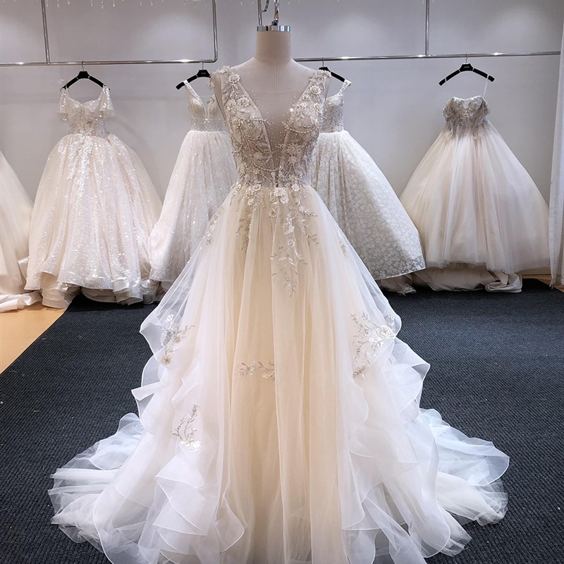 网红SL-6254 Gorgeous Appliques Court Train A-Line V-neck Wed