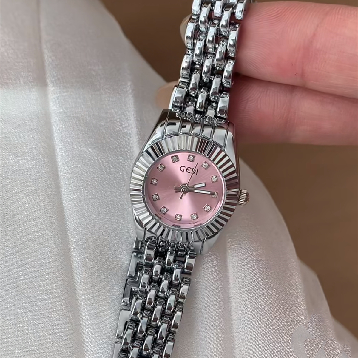 ins风手表女高颜值2025新款女款轻奢小众女士品牌职场女生女表