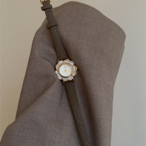 2025年新款中古手表女山茶花造型小众轻奢职场品牌通勤女生女款表