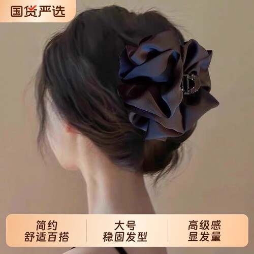 黑色缎面泡泡抓夹女高级感