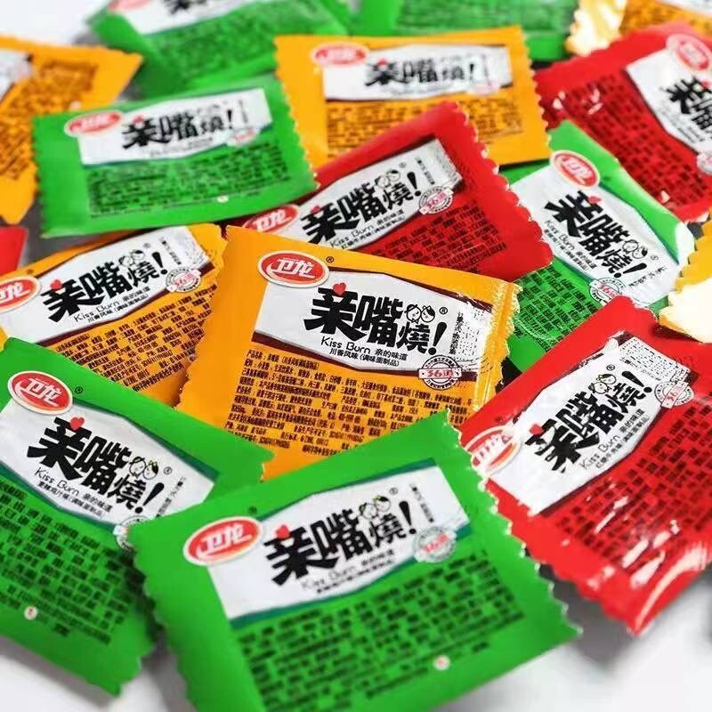 卫龙亲嘴烧小面筋魔芋爽麻辣牛肉味休闲食品小吃零食辣条