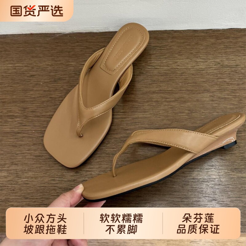 韩版方头坡跟人字拖女2026新款夏天外穿低跟小凉拖夹脚趾拖鞋黑色
