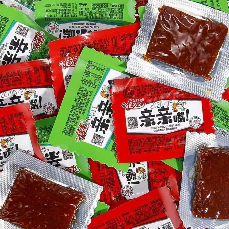 佳龙亲亲嘴辣条零食大礼包儿时经典亲嘴大刀肉休闲食品烧小吃批发