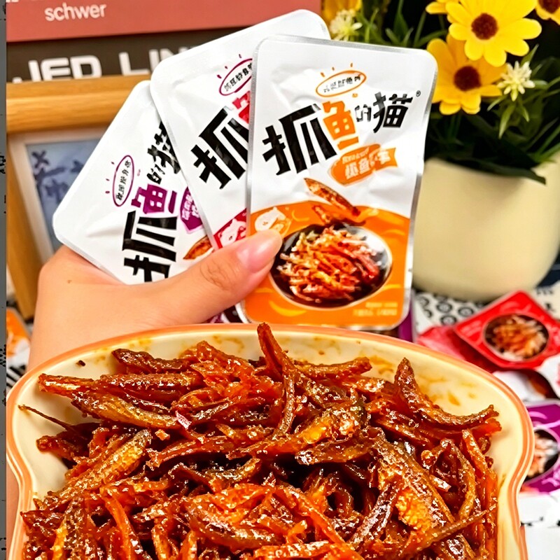 抓鱼的猫小鱼仔豆干鱼仔解馋鱼干小零食香辣休闲小吃好吃深海麻辣