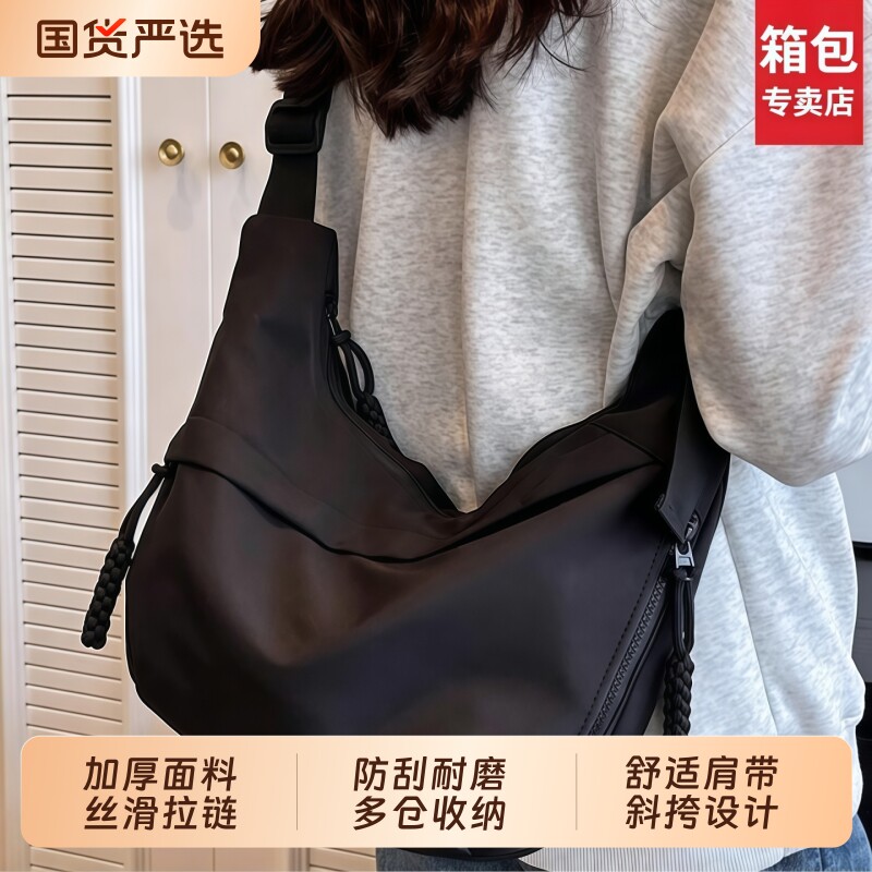 斜挎包女包2026新款帆布饺子包女图片