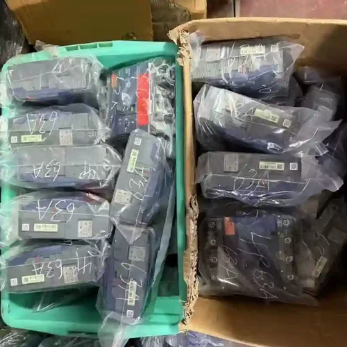 施耐德EZD漏电 EZD160E4P63A 成色如图议价