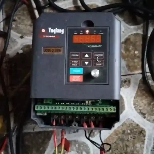 2.2kw220v誉强YQ3000F7变频器，功能包好旋议价