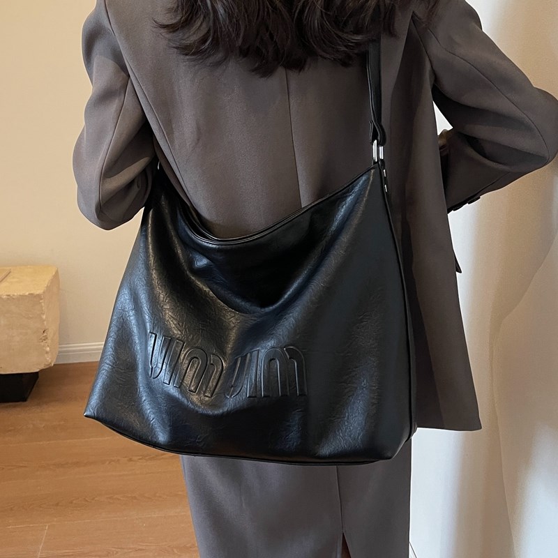 春夏通勤大容量托特包女2025新款大学生上课包复古百搭软皮斜挎包