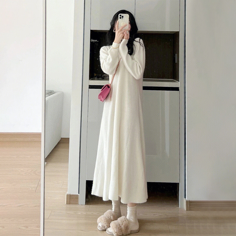 速发白色针织长款连衣裙子2024款新早穿妈装气质绝美后搭毛衣裙