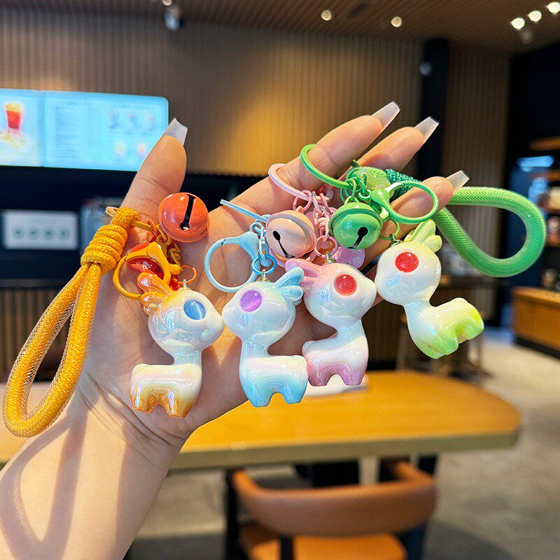 速发炫彩树脂小鹿汽车扣精致可爱一路平安生挂件情侣链