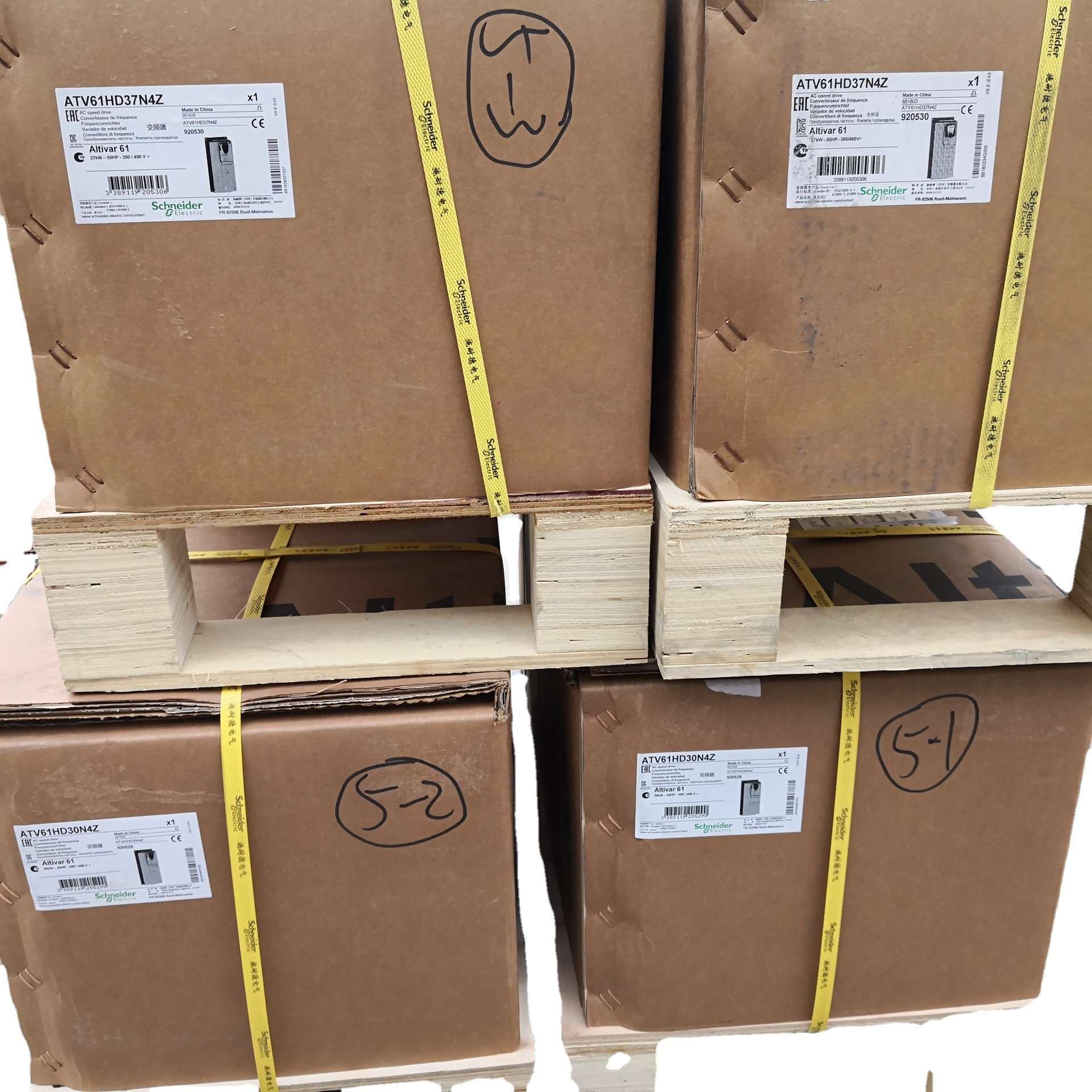 ATS22C41Q 软起动器轻载200KW电机应用410A额定电流三相380V