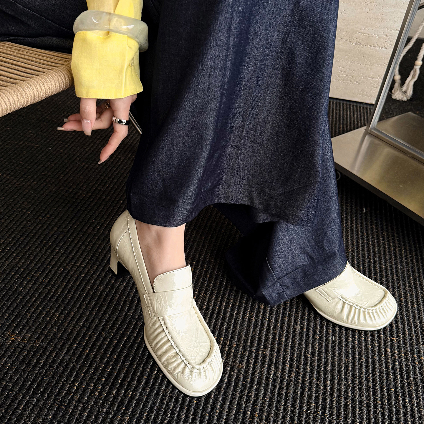 5cm气质牛皮复古风褶皱拼接深口单鞋女百搭纯色一脚蹬粗跟乐福鞋