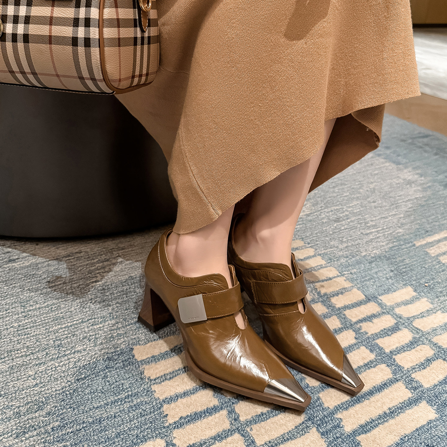 7cm金属尖头粗跟深口单鞋女百搭纯色复古风一字带牛皮高跟皮鞋