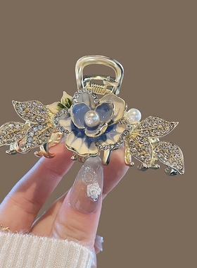 新中式玫瑰花朵发夹后脑勺珍珠水钻抓夹高级感中号盘发鲨鱼夹头饰