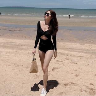 韩国新款 保守显瘦性感小胸深V温泉游泳衣女 ins黑色三角连体长袖